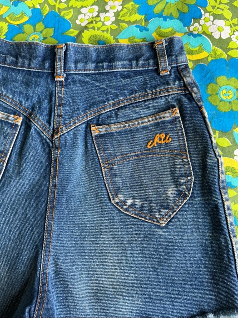 Vintage CHIC Denim 70s 80s Blue cut off Jean Shorts size 10 - Picture 14 of 16